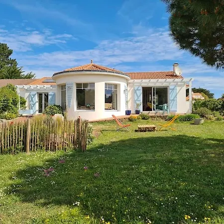 Holiday home Familiale Coloree, Et Centre A Pied Prefailles