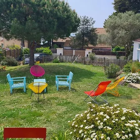 Familiale Coloree, Et Centre A Pied